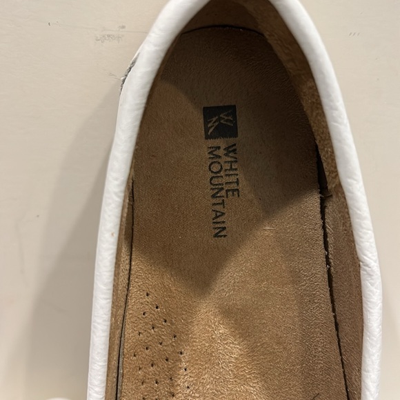 White Mountain women SlipOn Leather Skipper Loafers comfy cushion insole size 10 - Picture 6 of 13